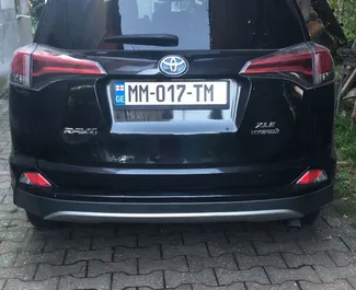 Wynajmij Toyota Rav4 2017 w Gruzji. Paliwo: Hybryda. Moc: 176 KM ➤ Koszt od 123 GEL za dobę.