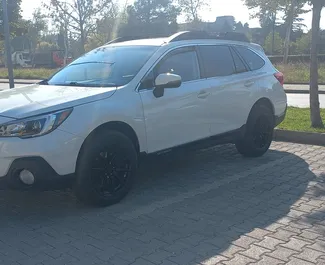 Wnętrze Subaru Outback do wynajęcia w Gruzji. Doskonały samochód 5-osobowy. ✓ Skrzynia Automatyczna.