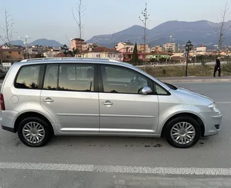 Volkswagen Touran – samochód kategorii Komfort, Minivan na wynajem w Albanii ✓ Bez Depozytu ✓ Ubezpieczenie: OC, FDW, Od Kradzieży, Zagranica.