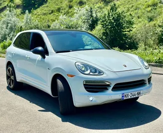 Porsche Cayenne Turbo 2017 do wynajęcia w Tbilisi. Limit przebiegu nieograniczony.