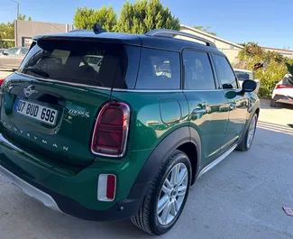 Wynajmij Mini Countryman Cooper 2023 w Turcji. Paliwo: Benzyna. Moc: 136 KM ➤ Koszt od 60 USD za dobę.