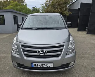 Wynajmij Hyundai Starex 2017 w Gruzji. Paliwo: Diesel. Moc: 150 KM ➤ Koszt od 185 GEL za dobę.