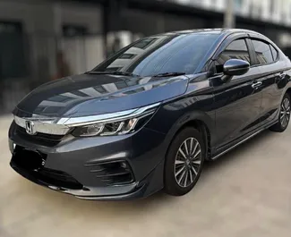 Silnik Benzyna  l – Wynajmij Honda City na lotnisku Suvarnabhumi w Bangkoku.