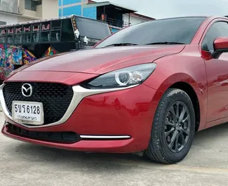 Mazda 2 2022 do wynajęcia na lotnisku Suvarnabhumi w Bangkoku. Limit przebiegu nieograniczony.