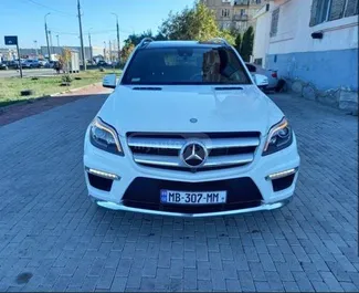 Wynajmij Mercedes-Benz GL-Class 2017 w Gruzji. Paliwo: Diesel. Moc: 258 KM ➤ Koszt od 250 GEL za dobę.