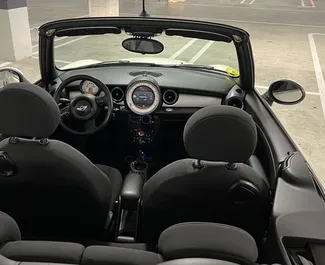 Mini Cooper Cabrio 2014 – wynajem od właścicieli w Barcelonie (Hiszpania).