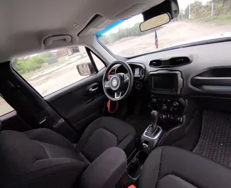 Wynajmij Jeep Renegade 2020 w Gruzji. Paliwo: Benzyna. Moc: 180 KM ➤ Koszt od 120 GEL za dobę.