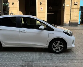 Toyota Yaris – samochód kategorii Ekonomiczny, Komfort na wynajem w Hiszpanii ✓ Depozyt 400 EUR ✓ Ubezpieczenie: OC, Od Kradzieży, Zagranica.