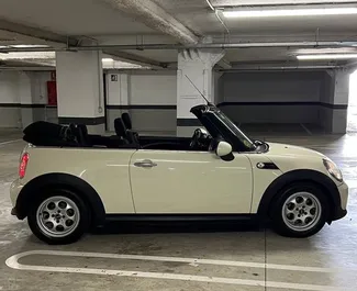 Wynajmij Mini Cooper Cabrio 2014 w Hiszpanii. Paliwo: Diesel. Moc: 150 KM ➤ Koszt od 52 EUR za dobę.