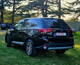 Wynajmij Mitsubishi Outlander 2016 w Gruzji. Paliwo: Benzyna. Moc: 240 KM ➤ Koszt od 90 GEL za dobę.