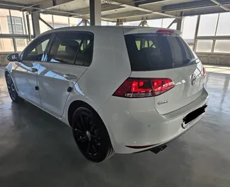 Wynajmij Volkswagen Golf 7 2016 w Albanii. Paliwo: Diesel. Moc: 150 KM ➤ Koszt od 45 EUR za dobę.