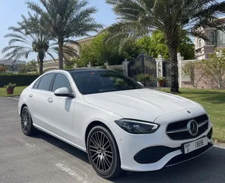 Silnik Benzyna 2,0 l – Wynajmij Mercedes-Benz C200 w Dubaju.