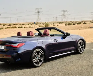 BMW 420i Cabrio 2023 do wynajęcia w Dubaju. Limit przebiegu 250 km/dzień.