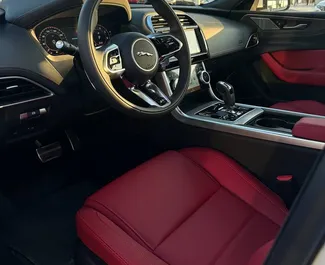 Jaguar XE Long 2024 do wynajęcia w Dubaju. Limit przebiegu 250 km/dzień.