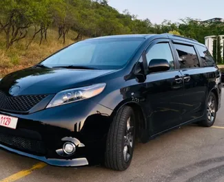 Wynajmij Toyota Sienna 2016 w Gruzji. Paliwo: Benzyna. Moc: 280 KM ➤ Koszt od 120 GEL za dobę.