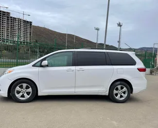 Silnik Benzyna 3,5 l – Wynajmij Toyota Sienna w Tbilisi.