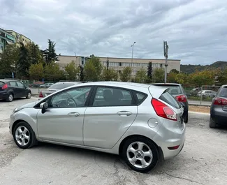 Ford Fiesta – samochód kategorii Ekonomiczny na wynajem w Albanii ✓ Bez Depozytu ✓ Ubezpieczenie: OC, CDW, Od Kradzieży, Zagranica.