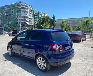 Wynajmij Volkswagen Golf Plus 2008 w Albanii. Paliwo: Diesel. Moc: 130 KM ➤ Koszt od 28 EUR za dobę.