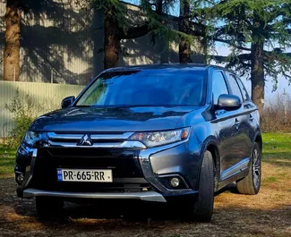 Wynajmij Mitsubishi Outlander Xl 2017 w Gruzji. Paliwo: Benzyna. Moc: 180 KM ➤ Koszt od 100 GEL za dobę.