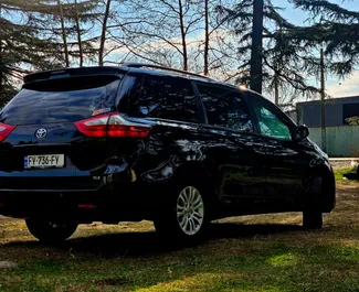 Toyota Sienna – samochód kategorii Komfort, Minivan na wynajem w Gruzji ✓ Bez Depozytu ✓ Ubezpieczenie: OC, Pasażerowie, Od Kradzieży, Młody.