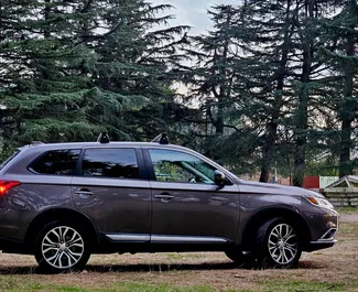 Mitsubishi Outlander Xl 2017 do wynajęcia w Kutaisi. Limit przebiegu nieograniczony.