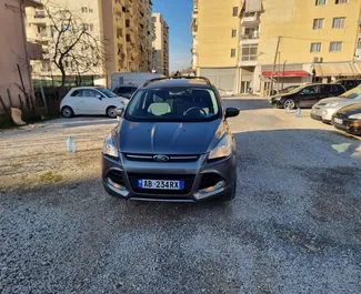 Wnętrze Ford Kuga do wynajęcia w Albanii. Doskonały samochód 5-osobowy. ✓ Skrzynia Automatyczna.