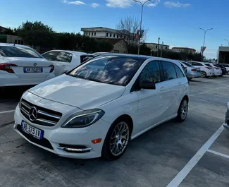 Wynajem samochodu Mercedes-Benz B-Class nr 11588 (Automatyczna) na lotnisku w Tiranie, z silnikiem 2,5l. Benzyna ➤ Bezpośrednio od Marenglen w Albanii.