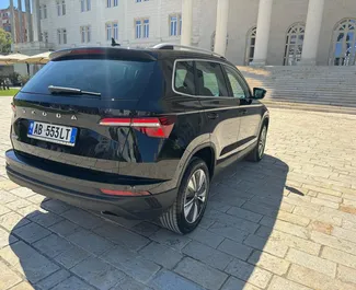 Wynajmij Skoda Karoq 2024 w Albanii. Paliwo: Benzyna. Moc:  KM ➤ Koszt od 60 EUR za dobę.