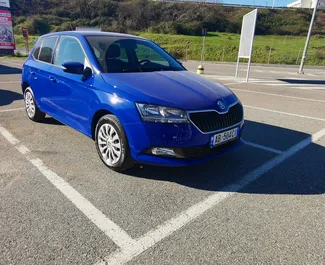 Wynajmij Skoda Fabia 2021 w Albanii. Paliwo: Benzyna. Moc:  KM ➤ Koszt od 15 EUR za dobę.