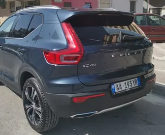 Wynajem samochodu Volvo XC40 nr 11500 (Automatyczna) na lotnisku w Tiranie, z silnikiem 2,0l. Diesel ➤ Bezpośrednio od Leonard w Albanii.