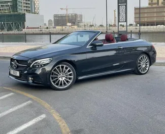 Wnętrze Mercedes-Benz C200 Cabrio do wynajęcia w ZEA. Doskonały samochód 4-osobowy. ✓ Skrzynia Automatyczna.