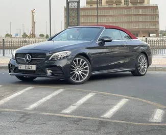 Wypożyczalnia Mercedes-Benz C200 Cabrio w Dubaju, ZEA ✓ Nr 11354. ✓ Skrzynia Automatyczna ✓ Opinii: 0.