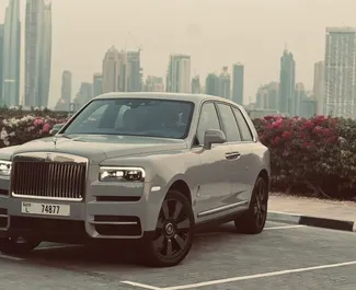 Wypożyczalnia Rolls-Royce Cullinan w Dubaju, ZEA ✓ Nr 11357. ✓ Skrzynia Automatyczna ✓ Opinii: 0.