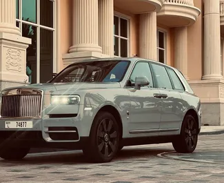 Wynajem samochodu Rolls-Royce Cullinan nr 11357 (Automatyczna) w Dubaju, z silnikiem 6,5l. Benzyna ➤ Bezpośrednio od Andrei w ZEA.