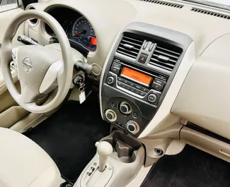 Nissan Sunny – samochód kategorii Ekonomiczny, Komfort na wynajem w ZEA ✓ Depozyt 2000 AED ✓ Ubezpieczenie: OC.