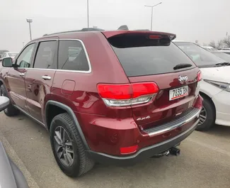 Wynajmij Jeep Grand Cherokee 2020 w Gruzji. Paliwo: Benzyna. Moc: 295 KM ➤ Koszt od 149 GEL za dobę.