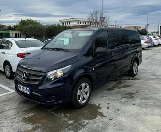 Wynajem samochodu Mercedes-Benz Vito nr 11584 (Automatyczna) na lotnisku w Tiranie, z silnikiem 2,5l. Benzyna ➤ Bezpośrednio od Marenglen w Albanii.