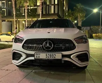 Mercedes-Benz GLA220 2023 do wynajęcia w Dubaju. Limit przebiegu nieograniczony.