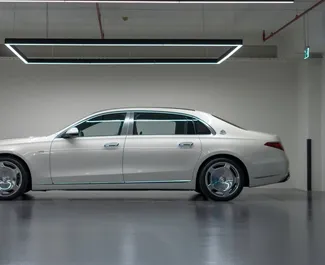 Wnętrze Mercedes-Benz S-Class Maybach do wynajęcia w ZEA. Doskonały samochód 4-osobowy. ✓ Skrzynia Automatyczna.