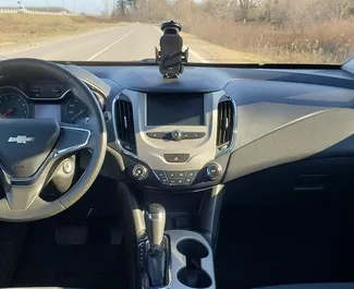 Chevrolet Cruze – samochód kategorii Komfort na wynajem w Gruzji ✓ Depozyt 300 GEL ✓ Ubezpieczenie: OC, SCDW, FDW, Pasażerowie, Od Kradzieży, Młody.