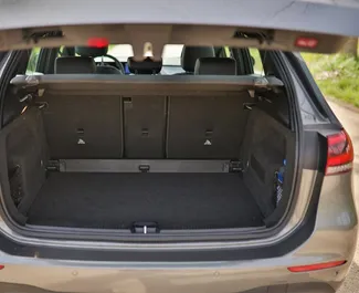 Mercedes-Benz B-Class 2022 – wynajem od właścicieli w Becici (Czarnogóra).