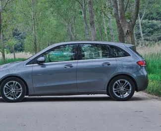 Wynajmij Mercedes-Benz B-Class 2022 w Czarnogórze. Paliwo: Diesel. Moc: 107 KM ➤ Koszt od 79 EUR za dobę.