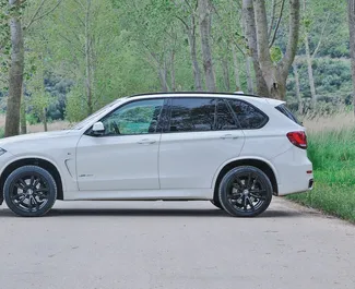Wynajmij BMW X5 2016 w Czarnogórze. Paliwo: Diesel. Moc: 290 KM ➤ Koszt od 160 EUR za dobę.