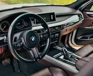 BMW X5 2016 do wynajęcia w Becici. Limit przebiegu nieograniczony.
