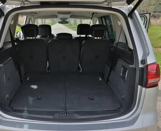 Volkswagen Sharan 2018 – wynajem od właścicieli w Becici (Czarnogóra).