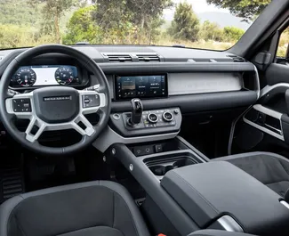 Wynajmij Land Rover Defender 2021 w Azerbejdżanie. Paliwo: Benzyna. Moc: 300 KM ➤ Koszt od 510 AZN za dobę.