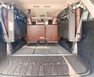 Silnik Diesel 2,8 l – Wynajmij Toyota Fortuner na lotnisku Don Mueang w Bangkoku.