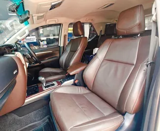 Wynajmij Toyota Fortuner 2019 w Tajlandii. Paliwo: Diesel. Moc:  KM ➤ Koszt od 2300 THB za dobę.