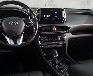 Hyundai Santa Fe – samochód kategorii Komfort, Crossover na wynajem w Azerbejdżanie ✓ Depozyt 300 AZN ✓ Ubezpieczenie: OC, CDW, SCDW, FDW, Pasażerowie, Od Kradzieży, Młody, Bez Depozytu.