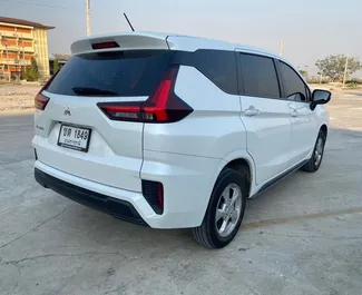 Mitsubishi Xpander 2023 do wynajęcia na lotnisku Suvarnabhumi w Bangkoku. Limit przebiegu nieograniczony.